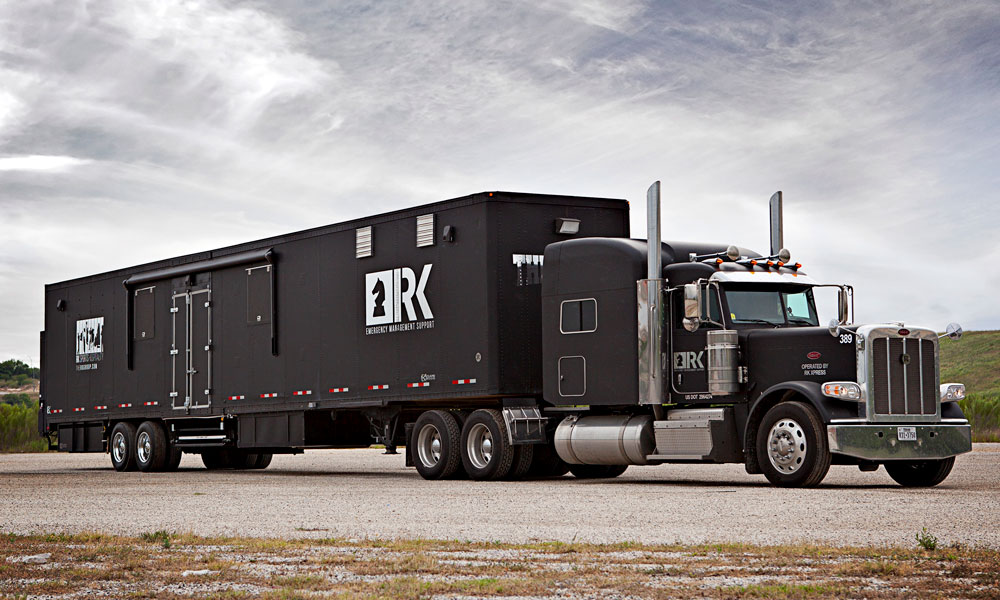 Mobile kitchen trailer