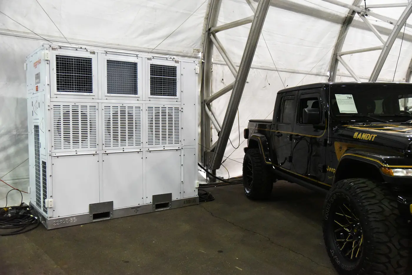 Air conditioning in a structure tent